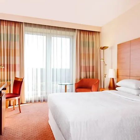 Sheraton Airport 4*