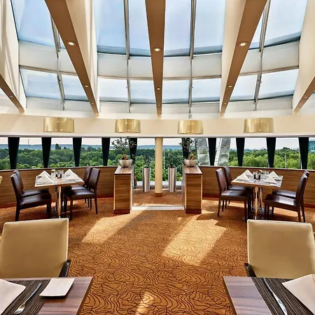 Sheraton Airport Отель