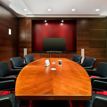 Sheraton Airport Hotel 4*