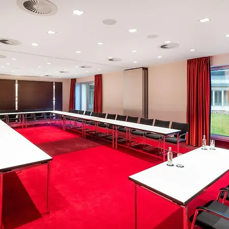 Sheraton Airport Hotel 4*