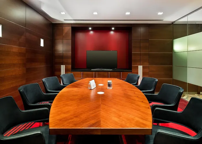 Sheraton Airport Hotel 4*