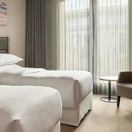 Sheraton Airport Hotel 4*