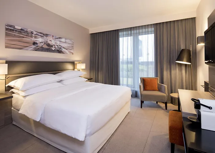 Sheraton Airport Hotell 4*