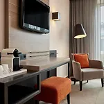 شيراتون إيربورت فندق 4*