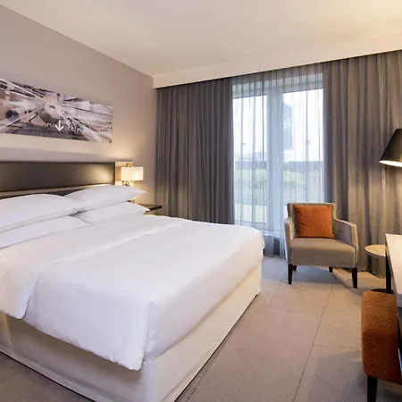 شيراتون إيربورت فندق 4*