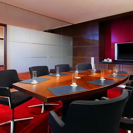 Sheraton Airport Hotel 4*