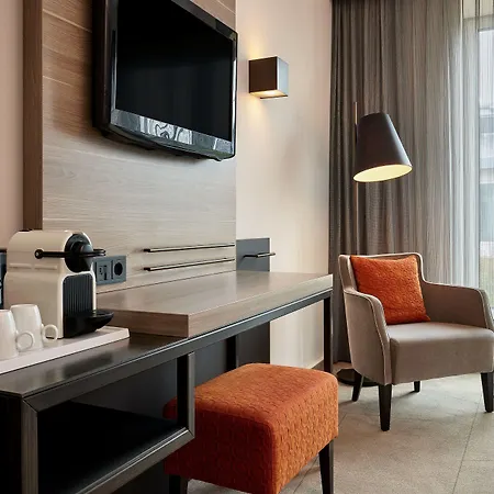 Sheraton Airport Hotel 4*